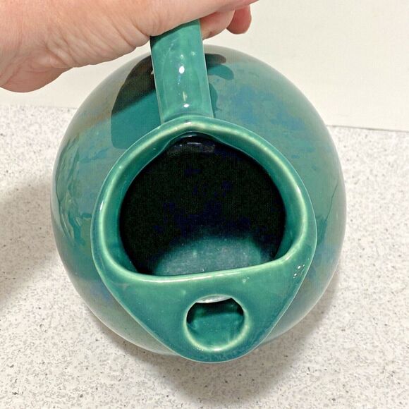 Vintage USA Art Pottery Tilted Ball Pitcher w/ Ice Lip Green Glazed 1950's Mod - Picture 6 of 9